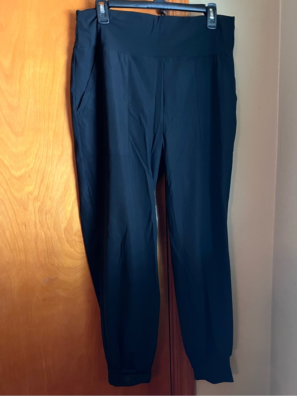 NWOT Halara Black High-Waist Jogger Pants